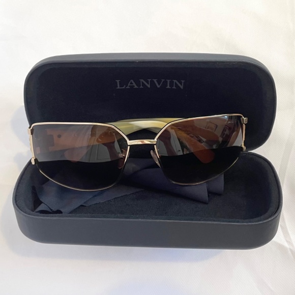 Lanvin Gold & Tortoise Sunglasses with Crystal Detail – Gradient Lenses – Case main image 5